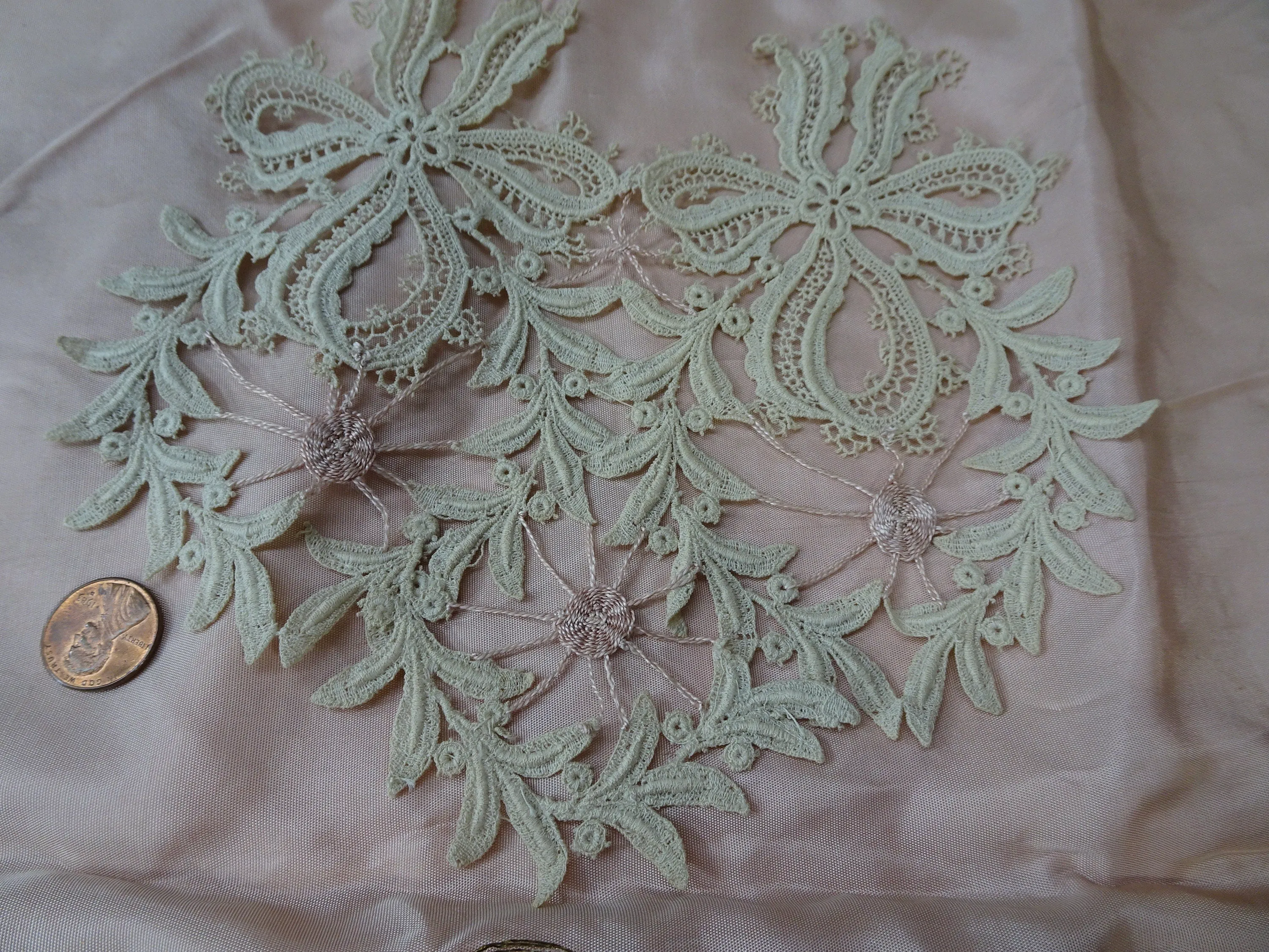 BEAUTIFUL Large Lace Applique,Victorian Edwardian Fashions,Antique Lace,Wedding Gown,Decorative Lace,Embellishment Lace,Collectible Lace