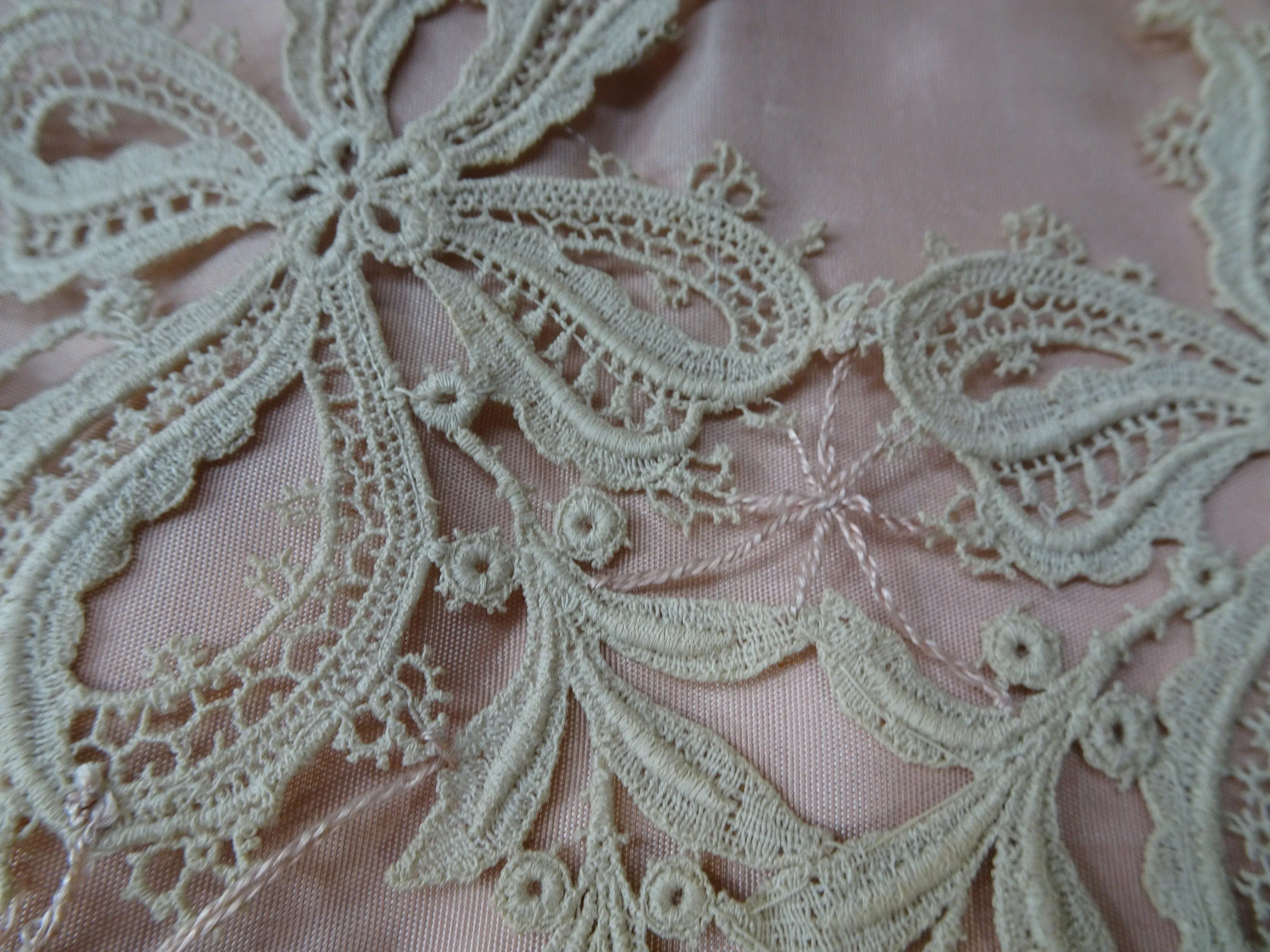 BEAUTIFUL Large Lace Applique,Victorian Edwardian Fashions,Antique Lace,Wedding Gown,Decorative Lace,Embellishment Lace,Collectible Lace
