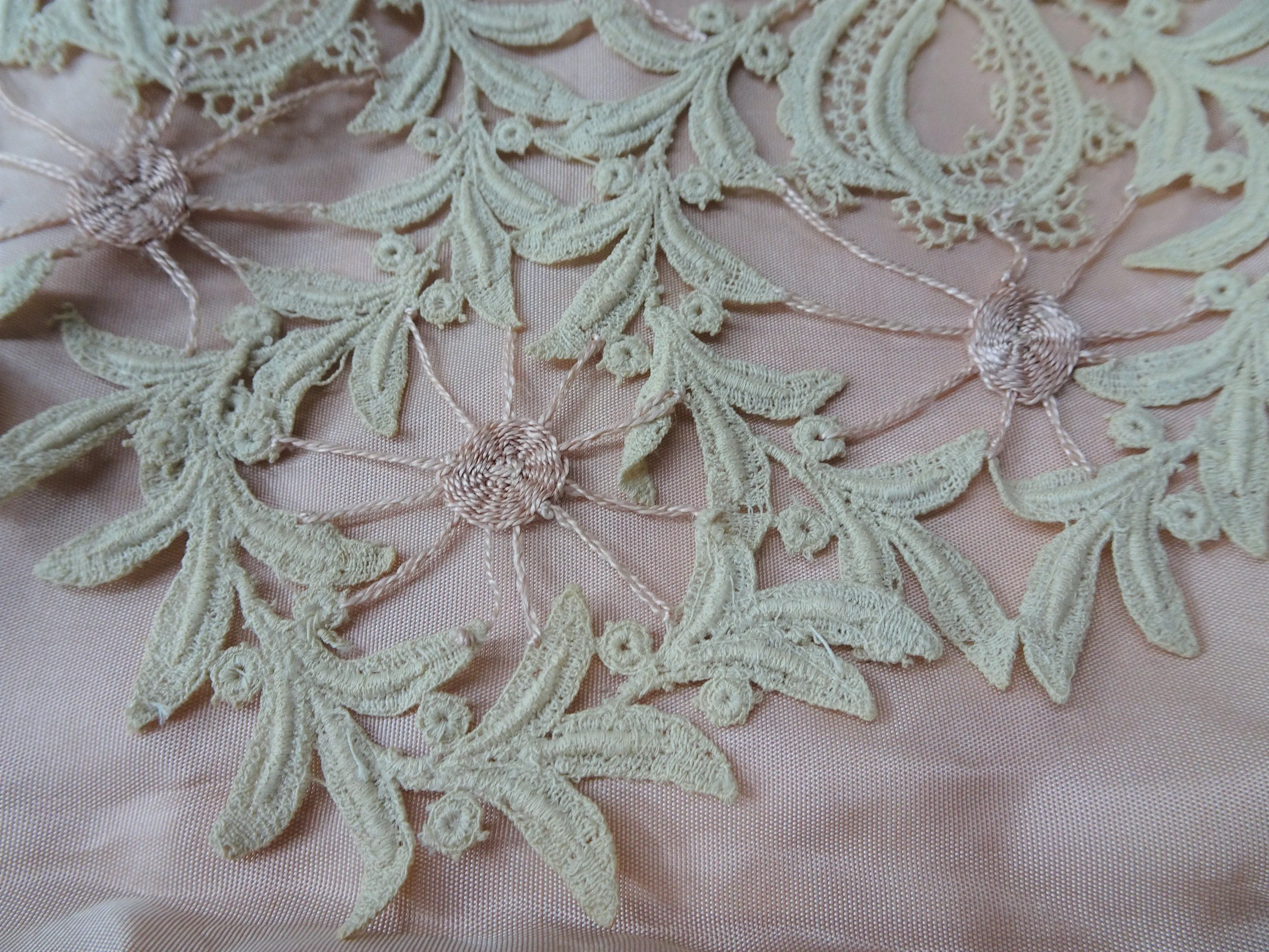 BEAUTIFUL Large Lace Applique,Victorian Edwardian Fashions,Antique Lace,Wedding Gown,Decorative Lace,Embellishment Lace,Collectible Lace
