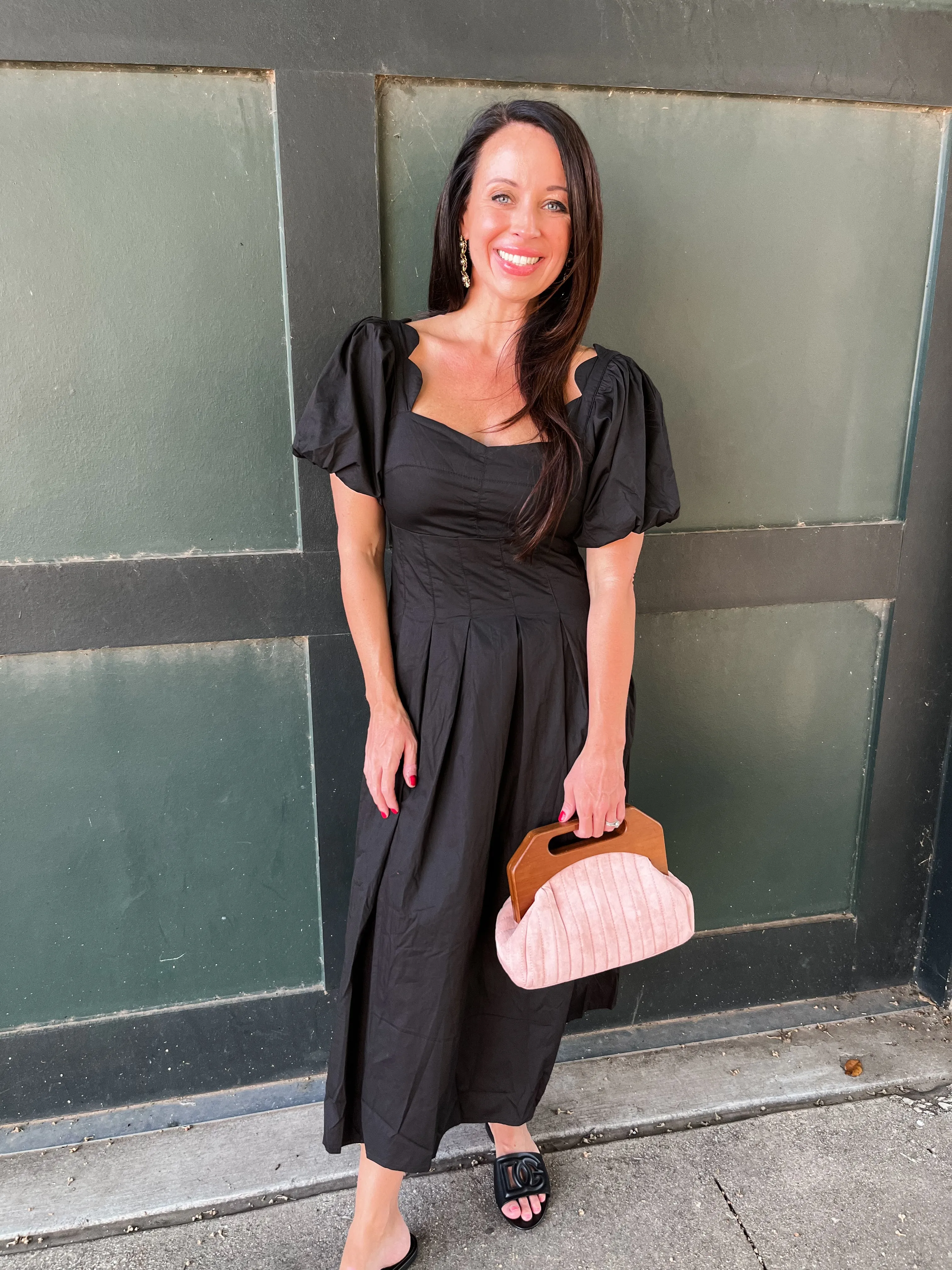 Sweetheart Neckline Pleated Midi Dress- Black