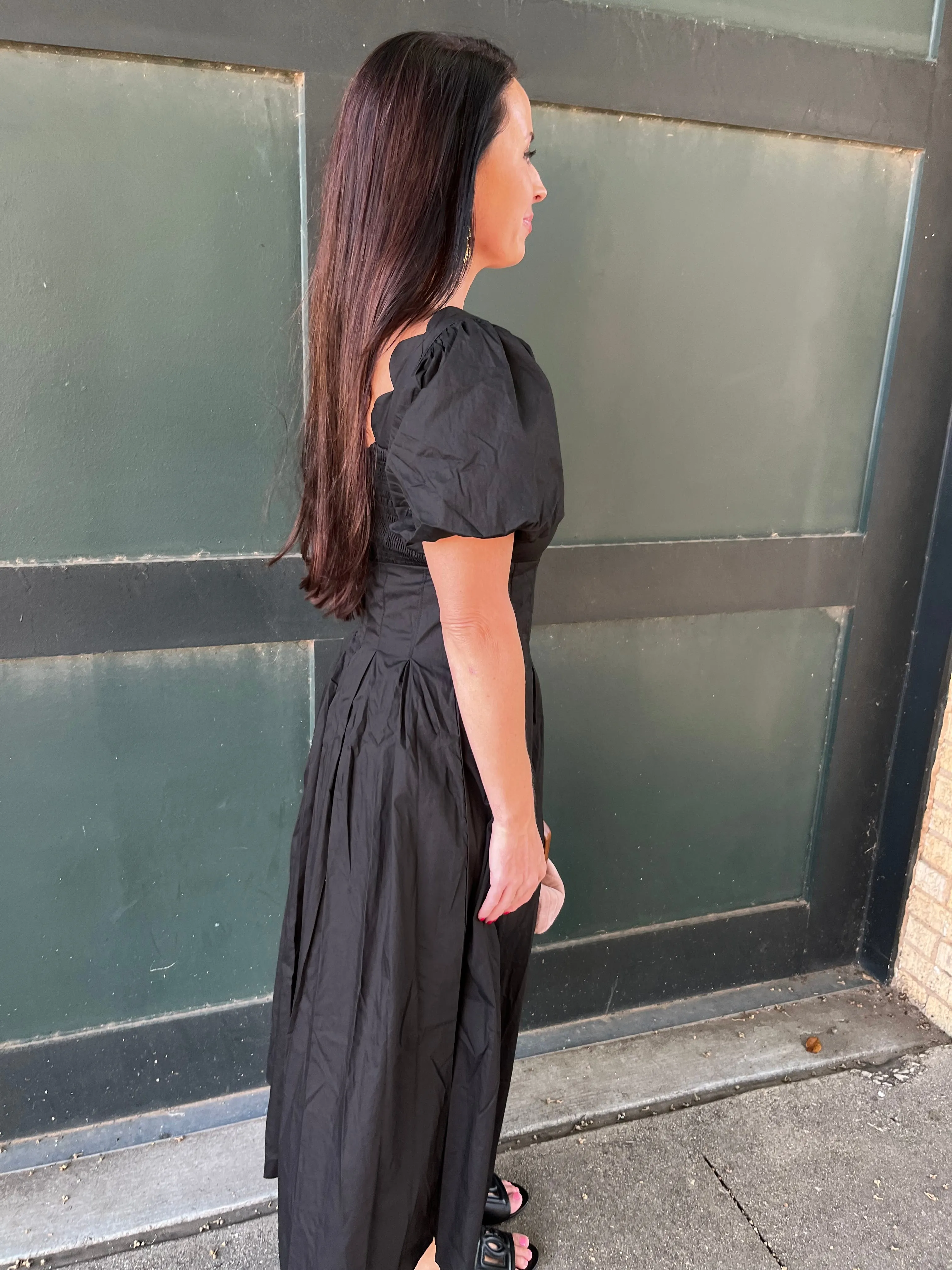 Sweetheart Neckline Pleated Midi Dress- Black